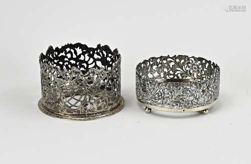 2 silver bottle trays