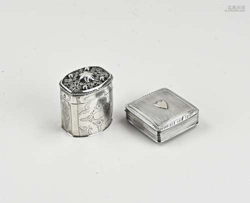 Silver loderein box & pill box