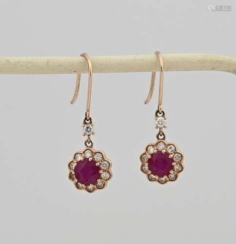 Gold earrings with ruby