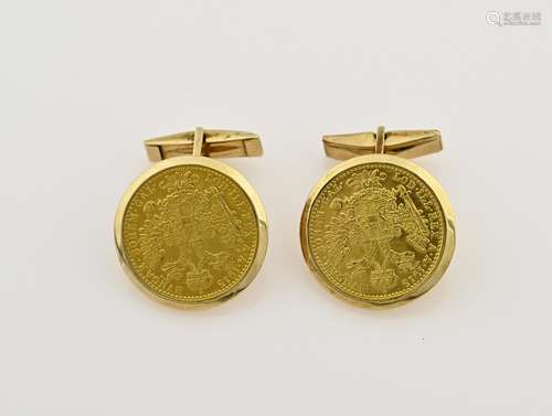 Gold cufflinks with ducats