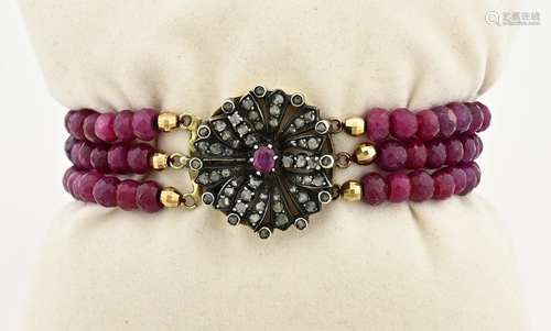 Bracelet with rubies and gold clasp with diamond