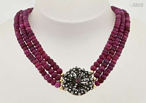 Necklace with rubies and gold clasp with diamond