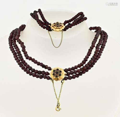 Garnet necklace and bracelet with gold clasp