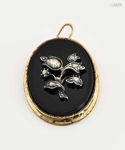 Gold mourning pendant with diamond