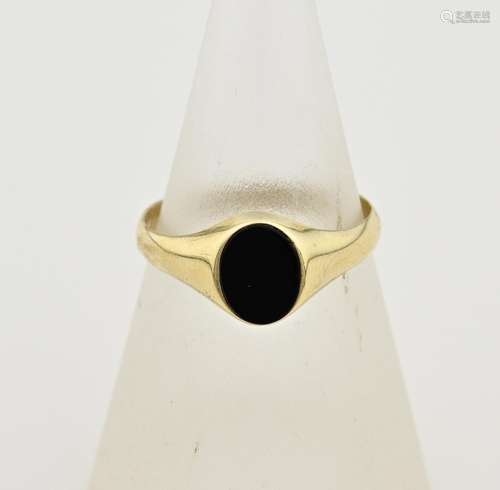 Gold ring with onyx