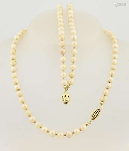 Pearl necklace and bracelet with gold