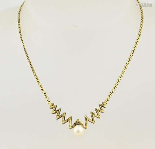 Gold choker with pearl