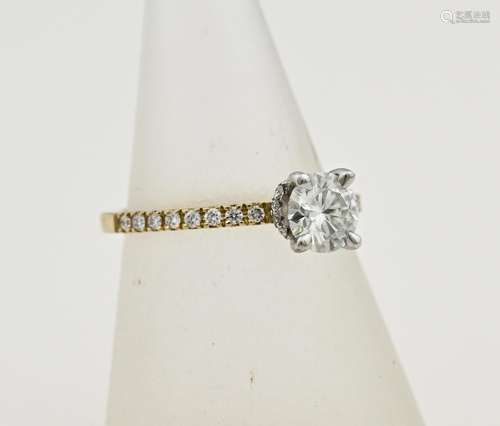 Gold ring with moissanite