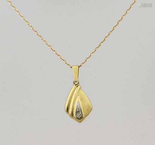 Gold necklace with pendant