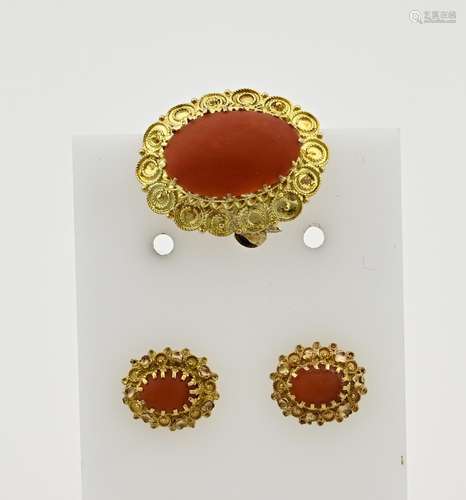 Gold brooch and ear studs with red coral