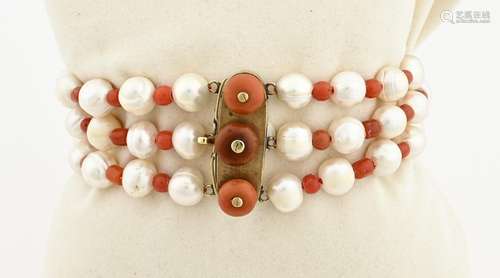 Bracelet with pearls and red coral with gold clasp