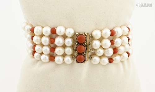 Bracelet with pearl and red coral, with gold lock