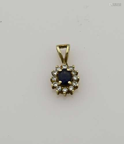 Gold rosette pendant with sapphire