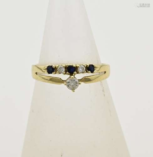 Gold ring with sapphire