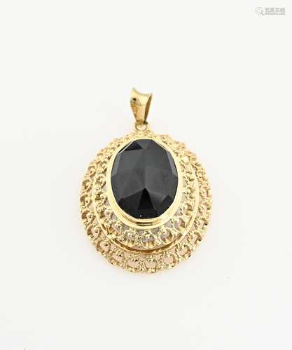 Gold pendant with garnet