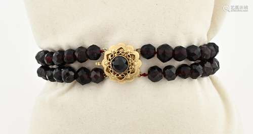 Garnet bracelet with gold clasp