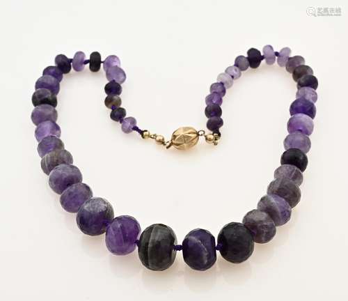 Necklace of amethyst with gold