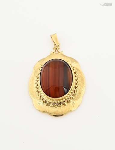 Gold pendant with agate