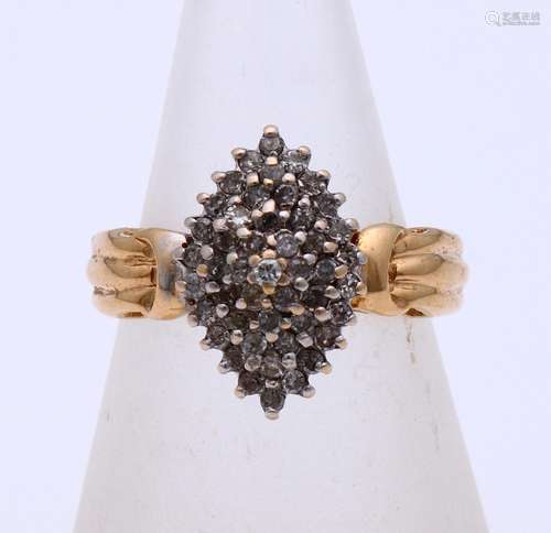 Gold ring with diamond, entourage