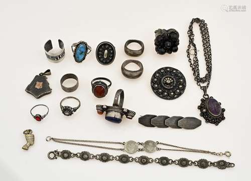 Lot of silver jewellery, various