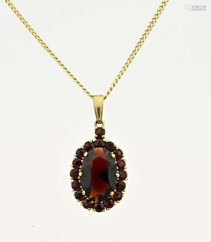 Necklace and pendant with garnet