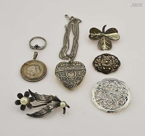 Lot of silver jewellery