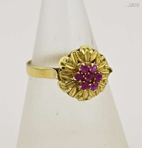 Gold ring with ruby rosette