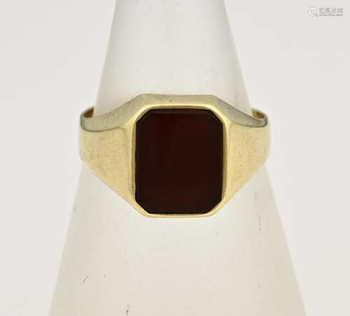 Gold ring with carnelian