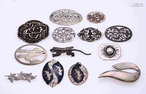 Large lot of brooches and pendants