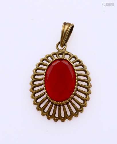 Gold pendant with carnelian