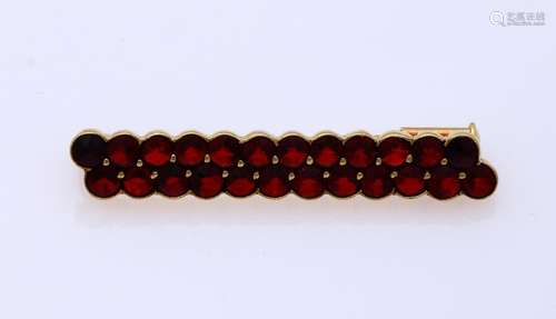 Gold brooch with garnet