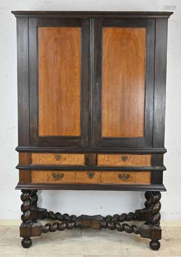 Dutch cross base cabinet