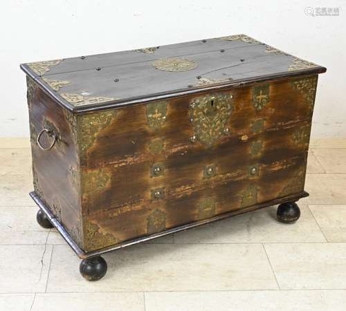 Colonial teak ship's chest