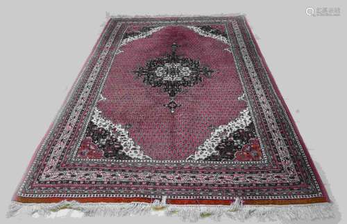 Large Persian rug, 304 x 215 cm.