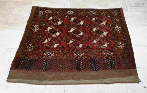 Persian rug, 137 x 118 cm.