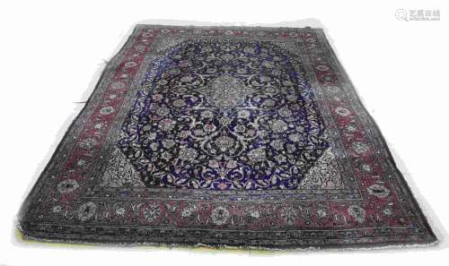 Large Sarouck rug, 314 x 237 cm.