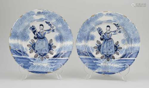 Two 18th century Delft plates Ø 23 cm.