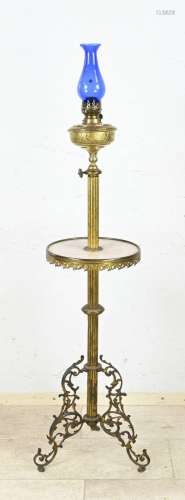 Kerosene lamp + table, H 159 cm.
