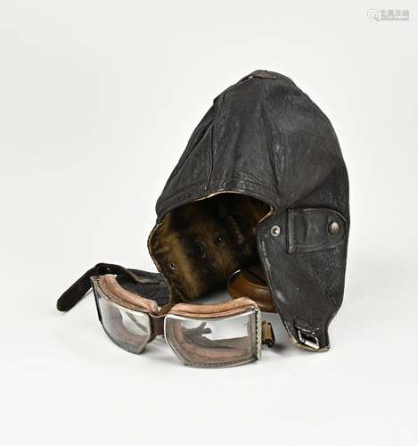 Antique motorcycle goggles + hat