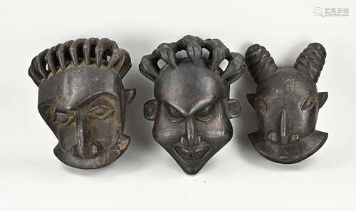 Lot of African masks (3x)