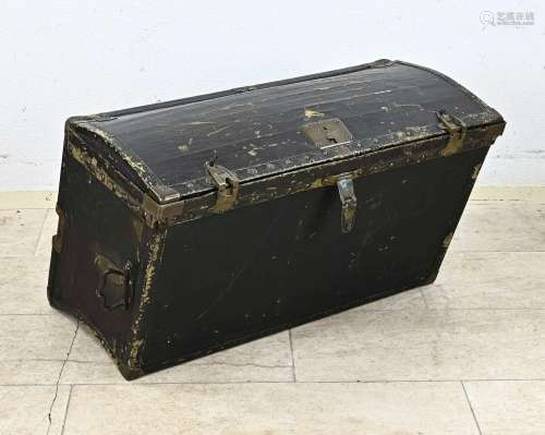 Antique car luggage trunk