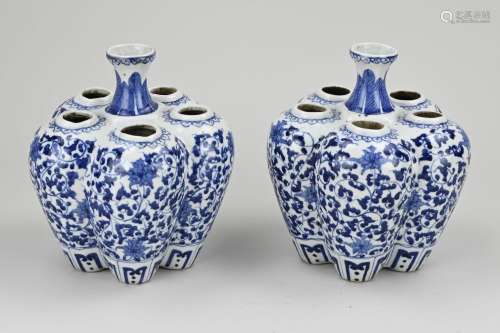 Two Chinese tulip vases