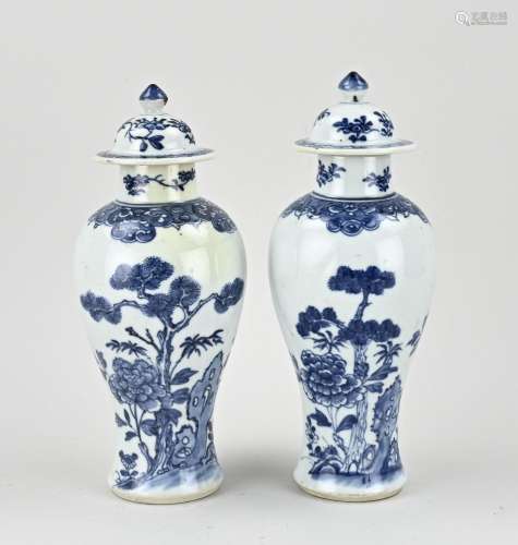 Two 2x Chinese vases, H 25 cm.