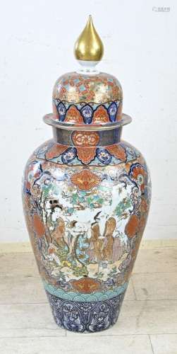 Capital Imari lidded vase, H 128 x Ø 50 cm.