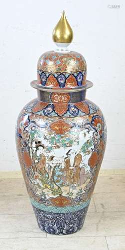 Capital Imari lidded vase, H 128 x Ø 50 cm.