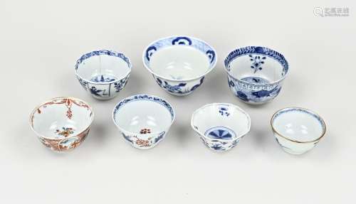 Seven antique Chinese cups Ø 6 - 9.5 cm.