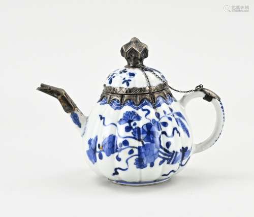 17th - 18th century Chinese teapot