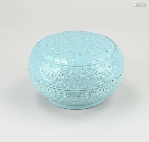 Chinese lidded box Ø 16 cm.