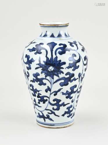 Chinese blue and white vase, H 21 cm.