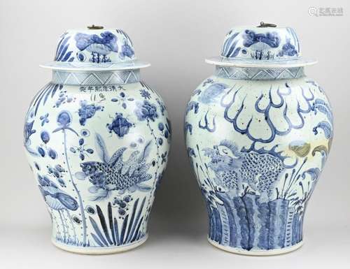 Two Chinese vases, H 59 cm.